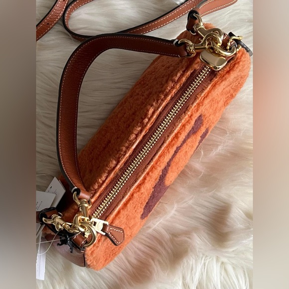 CE557 - Coach Teri Shoulder Bag with Coach Motif - Picture 8 of 14